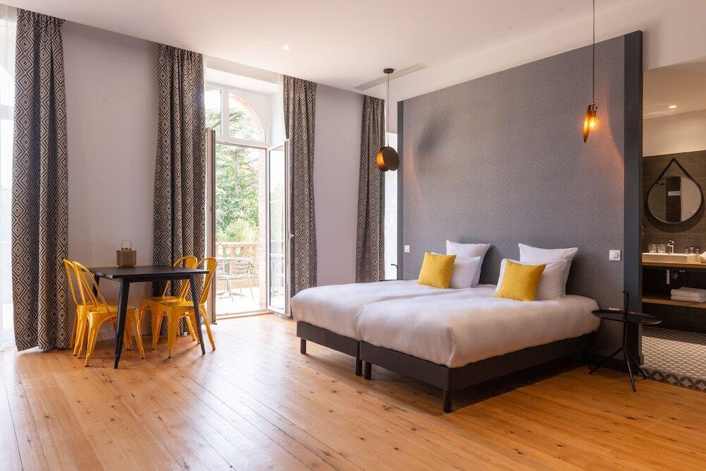 Foto de una habitación de Hotel Château de Tauzies, The Originals Relais