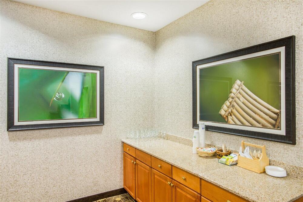 Foto general de Holiday Inn Express Hotel &amp;amp; Suites Brattleboro, an IHG Hotel