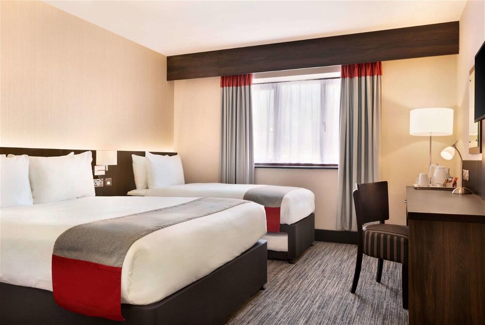 Foto de una habitación de Hotel Ramada by Wyndham Cobham