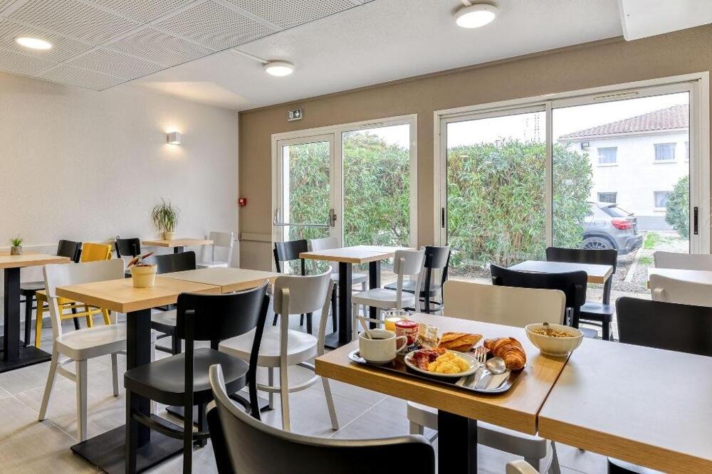 Foto de restauración de B&amp;amp;B HOTEL Narbonne 2