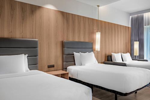 Foto de una habitación de AC Hotel Diagonal L&amp;#039;Illa by Marriott
