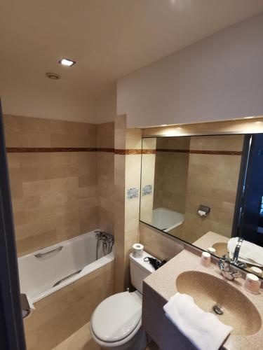 Foto del baño de Hôtel des Falaises