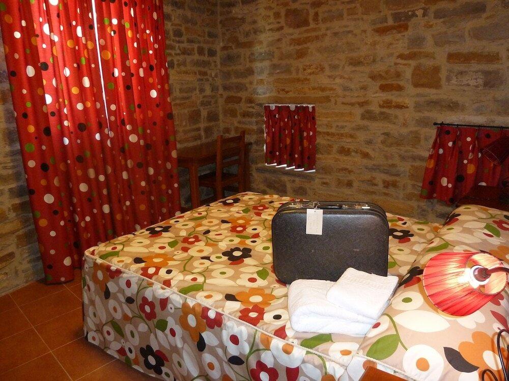 Foto de una habitación de Apartamentos Casas Pirineo, Ainsa