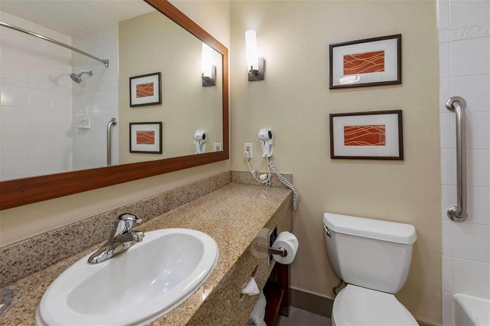 Foto del baño de Hotel Comfort Inn &amp;amp; Suites Ventura Beach