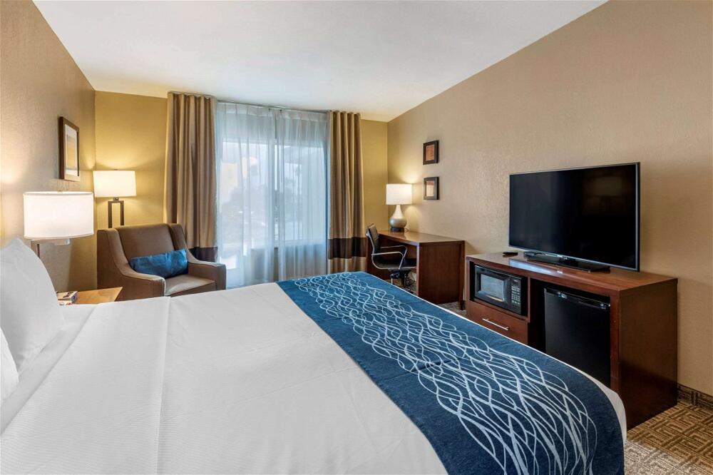 Foto de una habitación de Hotel Comfort Inn &amp;amp; Suites Ventura Beach