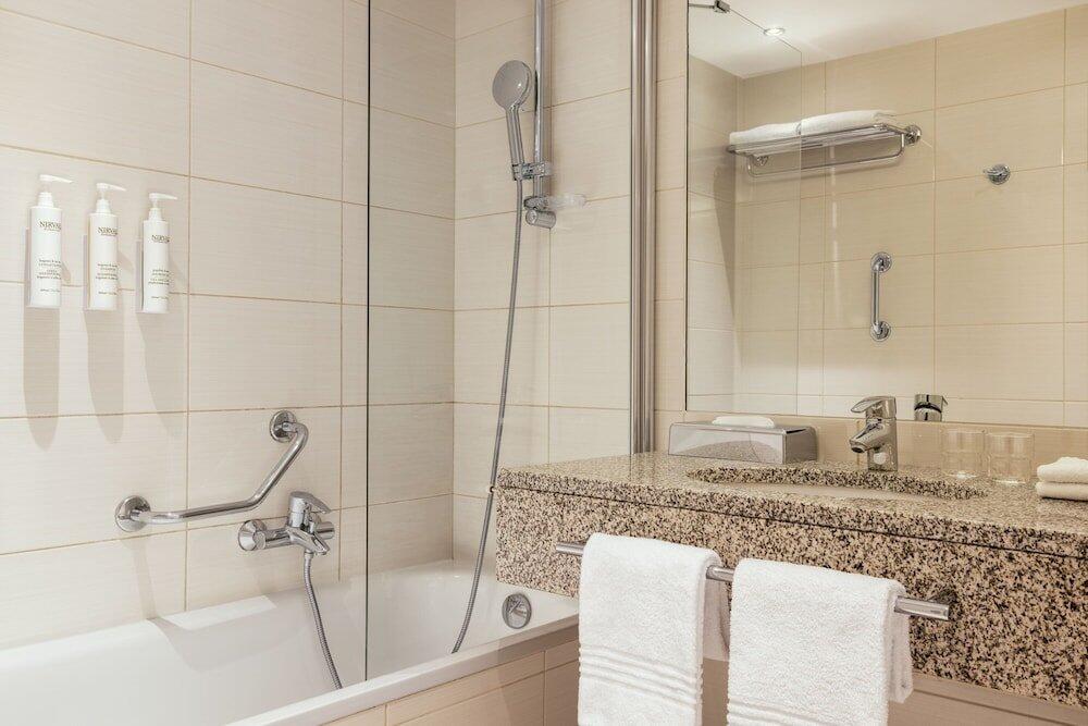 Foto del baño de Hotel Courtyard by Marriott Paris Arcueil