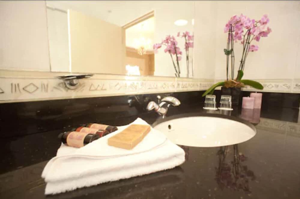 Foto del baño de Clybaun Hotel