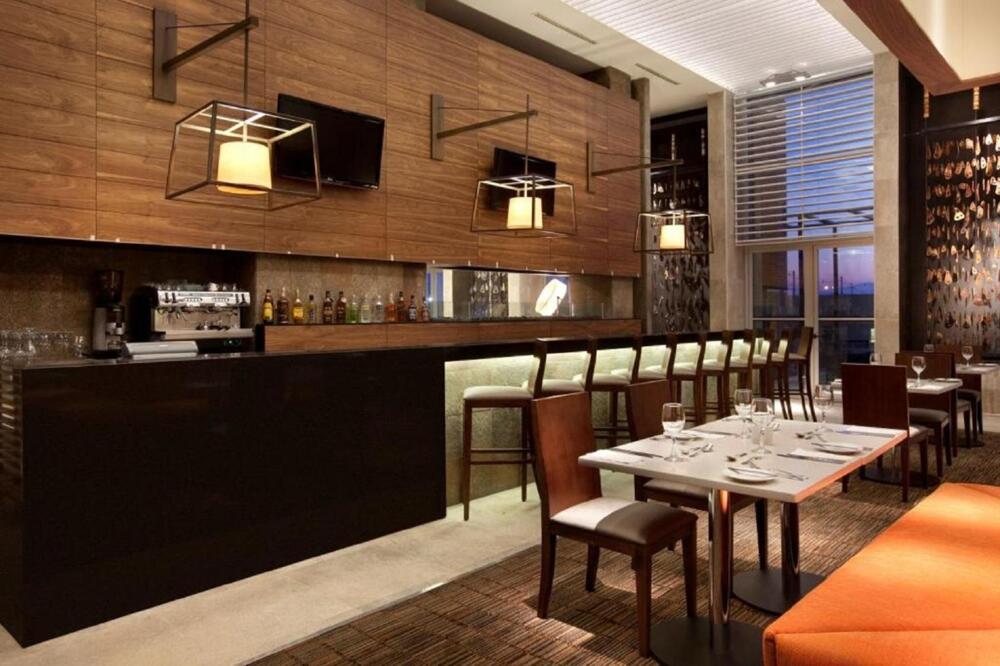 Foto de restauración de Hotel Hilton Garden Inn Santiago Airport