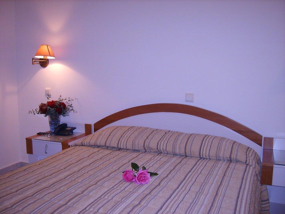 Foto de una habitación de Yakinthos Hotel