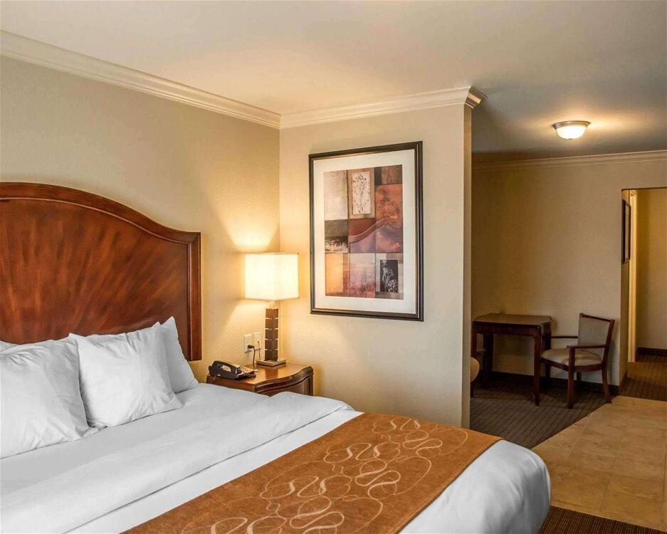 Foto de una habitación de Hotel Comfort Suites Cincinnati North