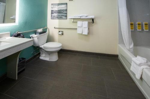 Foto del baño de Hotel Best Western Plus Duluth/ Sugarloaf