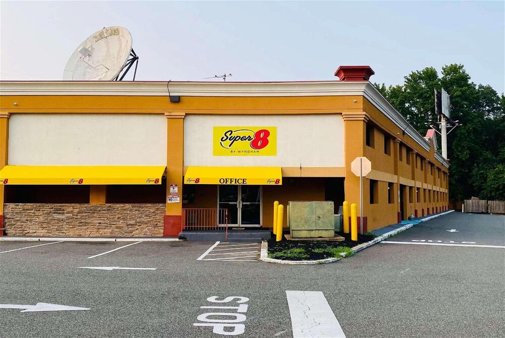 Foto del exterior de Hotel Super 8 by Wyndham Gloucester