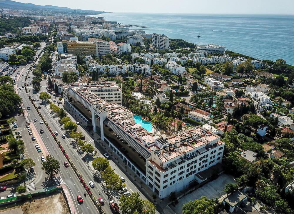 Foto del exterior de Apartamentos Guadalpin Suites