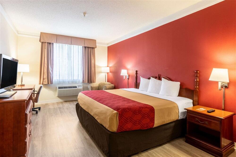 Foto de una habitación de Hotel Econo Lodge Inn &amp;amp; Suites Douglasville