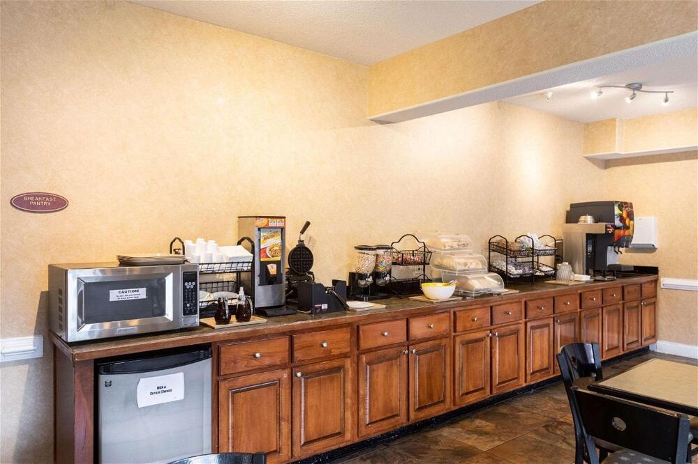 Foto de una habitación de Hotel Econo Lodge Inn &amp;amp; Suites Douglasville