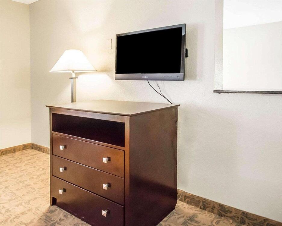 Foto de una habitación de Hotel Quality Inn &amp;amp; Suites By the Parks