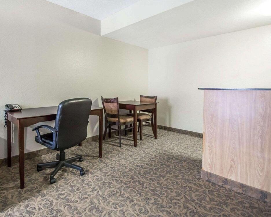 Foto de una habitación de Hotel Quality Inn &amp;amp; Suites By the Parks