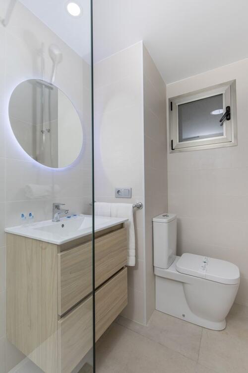 Foto del baño de Aparthotel BCL Levante Beach