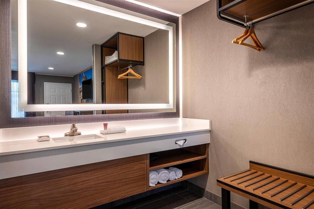 Foto de una habitación de Hotel Anaheim Camelot Inn &amp;amp; Suites