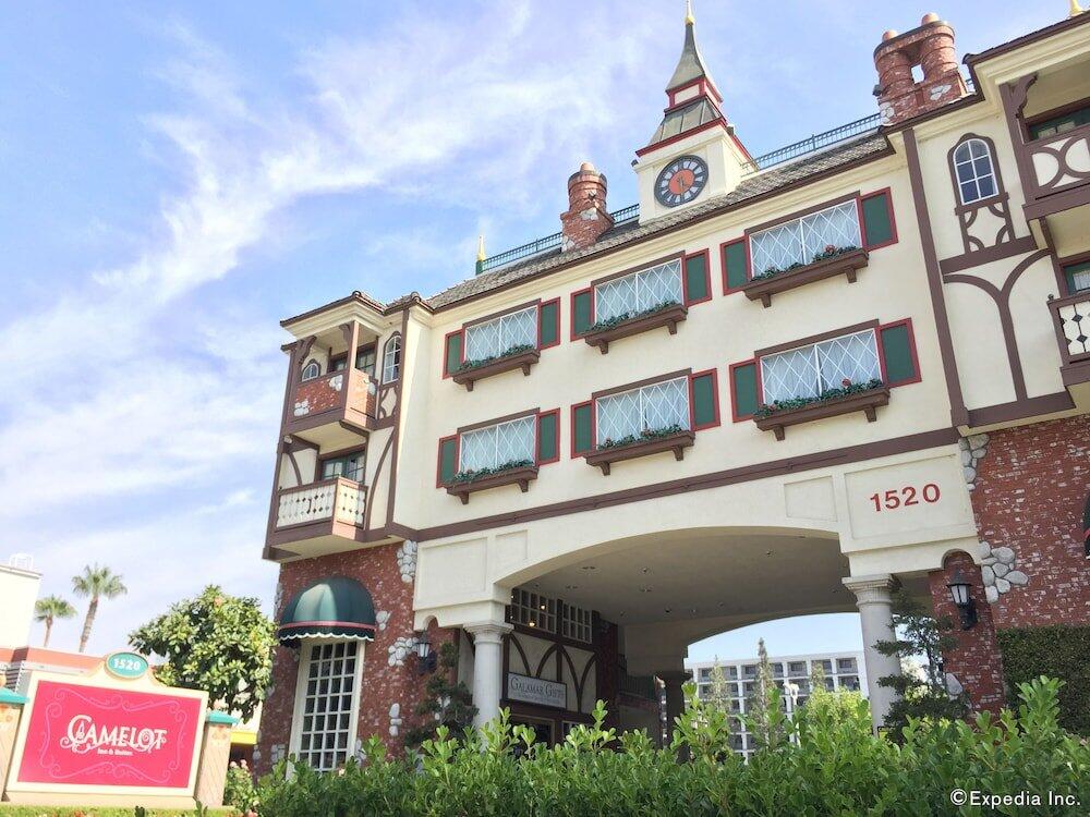 Foto del exterior de Hotel Anaheim Camelot Inn &amp;amp; Suites