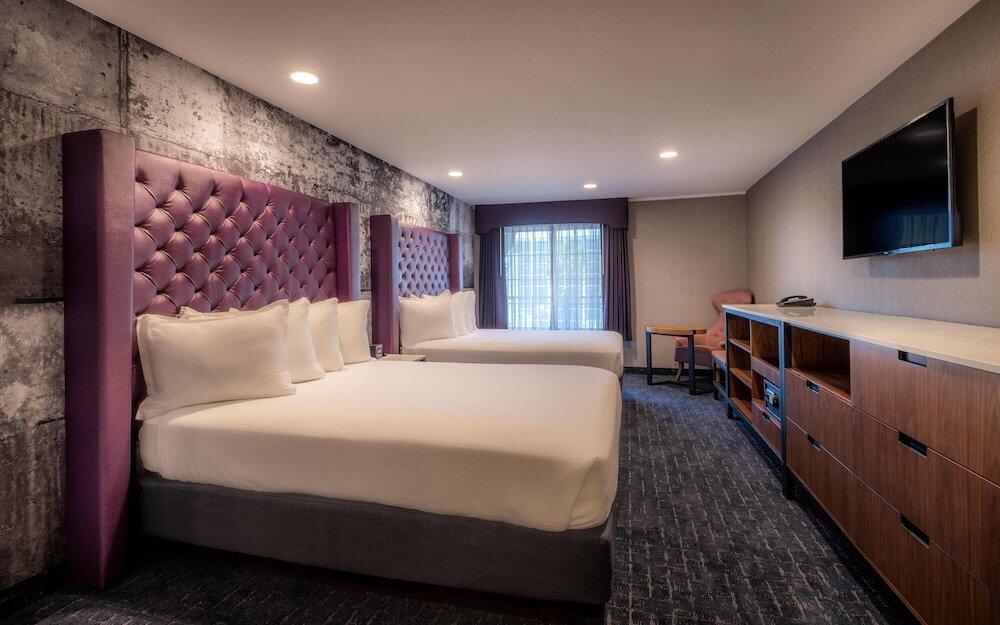 Foto de una habitación de Hotel Anaheim Camelot Inn &amp;amp; Suites