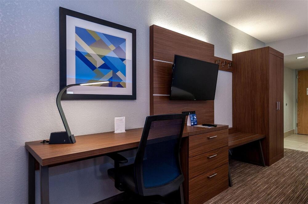 Foto de una habitación de Holiday Inn Express Cape Coral-Fort Myers Area, an IHG Hotel