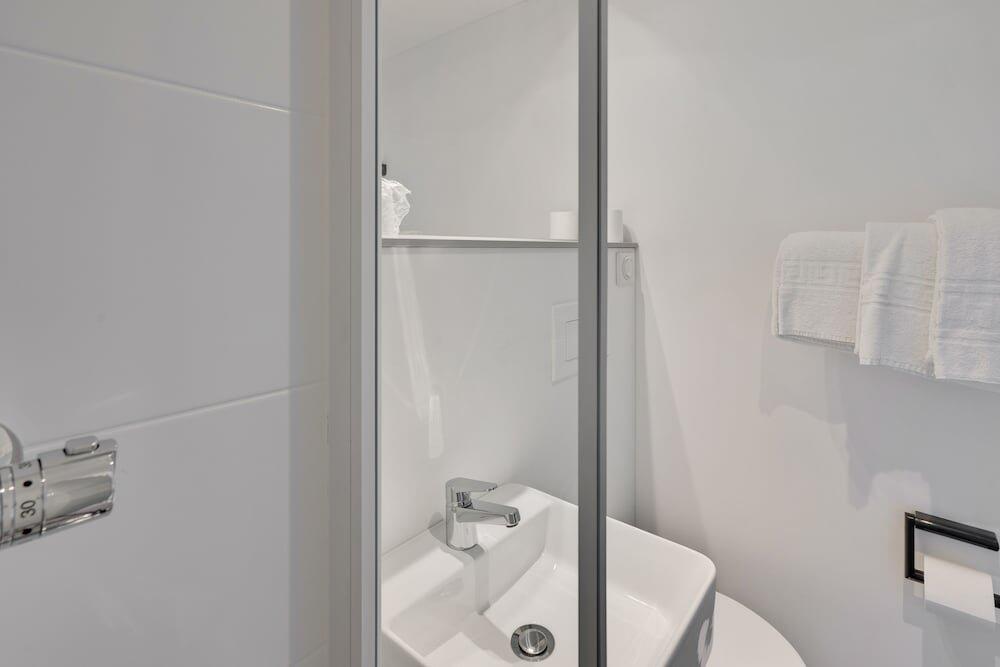 Bathroom – Hotel initial by balladins Blois