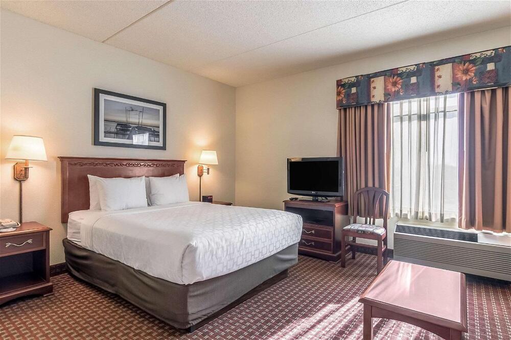Foto general de Hotel Clarion Suites at the Alliant Energy Center