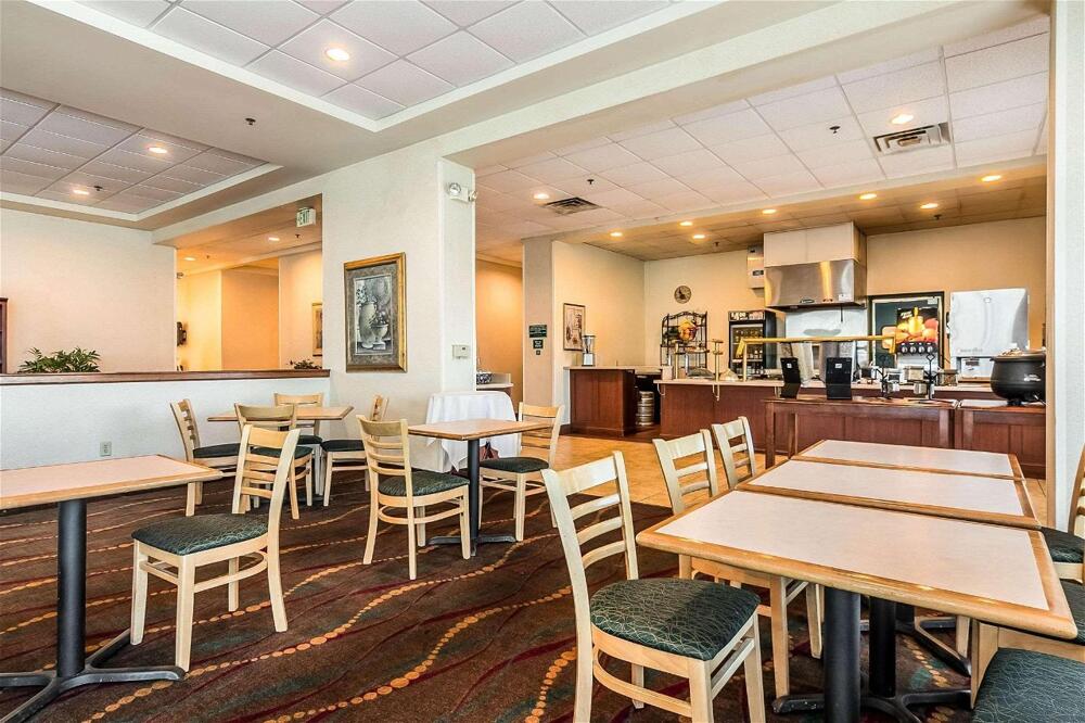 Foto general de Hotel Clarion Suites at the Alliant Energy Center