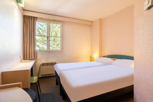 Foto de una habitación de B&amp;amp;B Hôtel Arras Centre Les Places