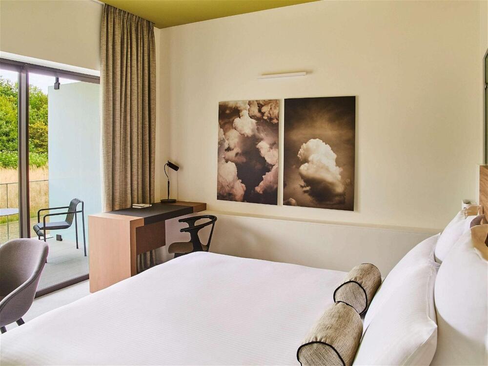Foto de una habitación de Hotel Le Domaine des Vanneaux Golf et Spa Mgallery