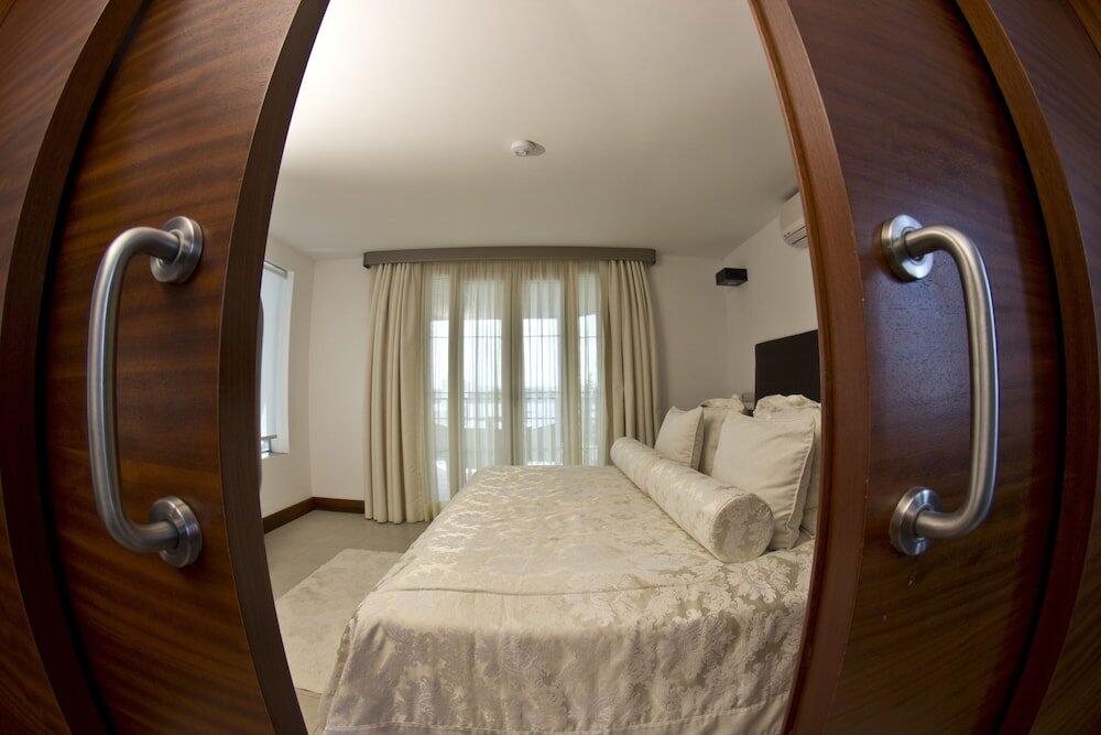 Foto de una habitación de Manastir Hotel &amp;amp; Suites