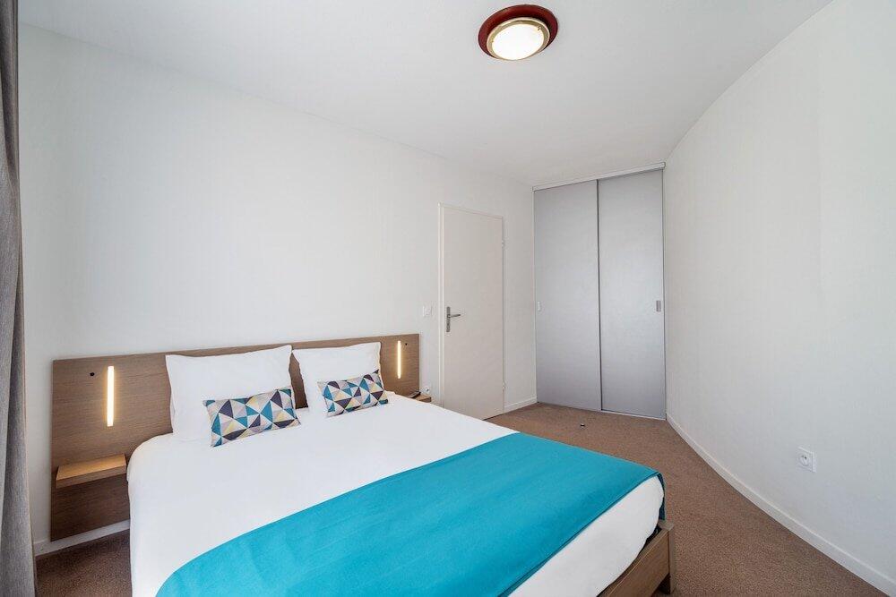 Foto de una habitación de Appart&amp;#039;City Confort Niort Centre