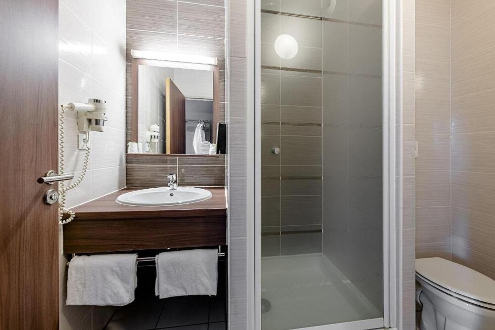 Foto del baño de B&amp;amp;B Hotel Bordeaux Talence