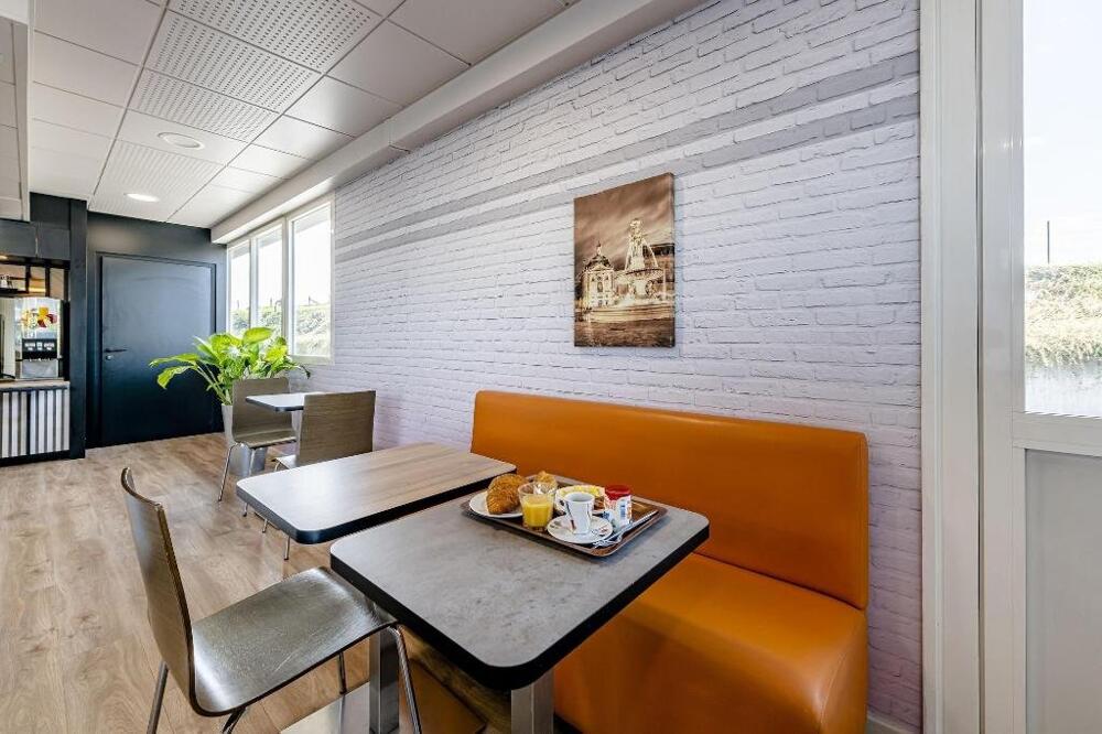 Foto de restauración de B&amp;amp;B Hotel Bordeaux Talence