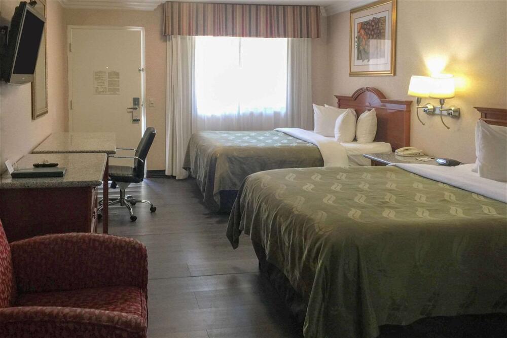 Foto de una habitación de Hotel Quality Inn &amp;amp; Suites Oceanside Near Camp Pendleton