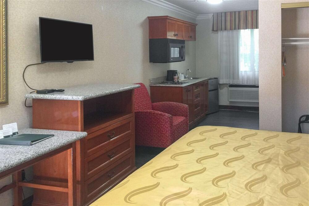 Foto de una habitación de Hotel Quality Inn &amp;amp; Suites Oceanside Near Camp Pendleton
