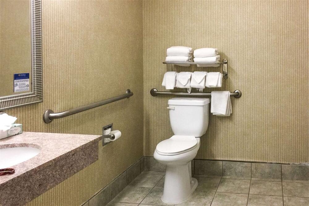 Foto del baño de Hotel Quality Inn &amp;amp; Suites Oceanside Near Camp Pendleton