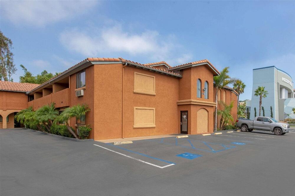 Foto del exterior de Hotel Quality Inn &amp;amp; Suites Oceanside Near Camp Pendleton
