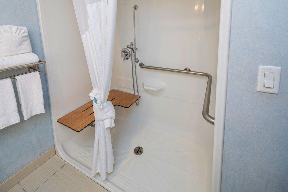 Foto del baño de Holiday Inn Express Hotel &amp;amp; Suites Modesto-Salida, an IHG Hotel