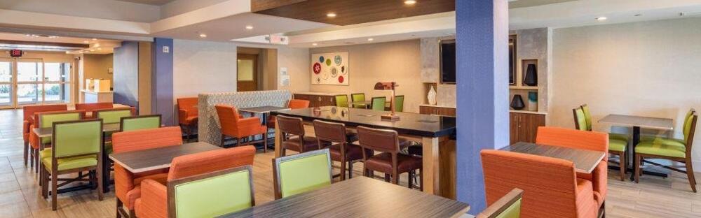 Foto de restauración de Holiday Inn Express Hotel &amp;amp; Suites Modesto-Salida, an IHG Hotel
