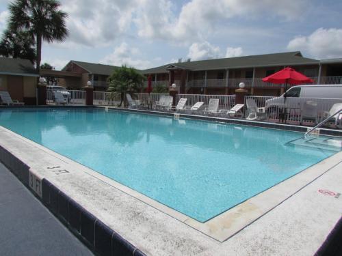 Facilities – Hotel Howard Johnson by Wyndham Ft. Myers FL