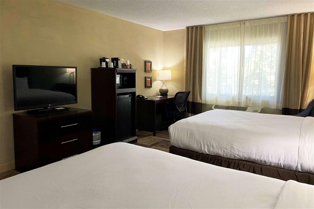 Foto de una habitación de Hotel Comfort Inn &amp;amp; Suites Newark Fremont / Silicon Valley