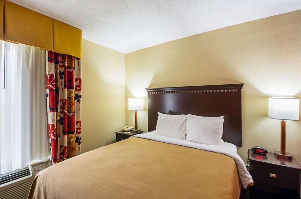 Room – Hotel Quality Inn &amp;amp; Suites