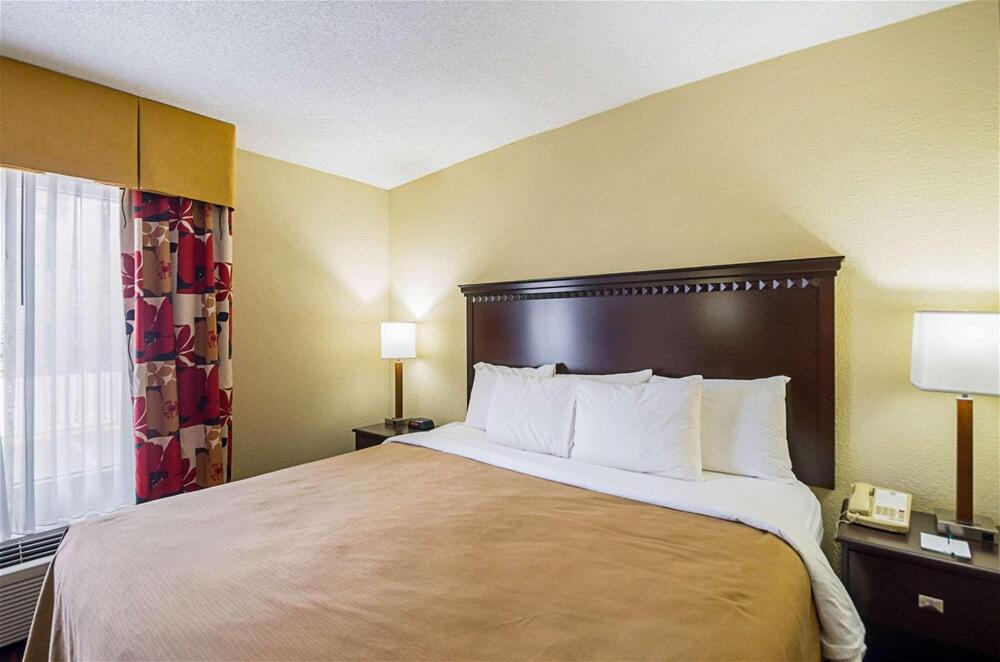 Room – Hotel Quality Inn &amp;amp; Suites