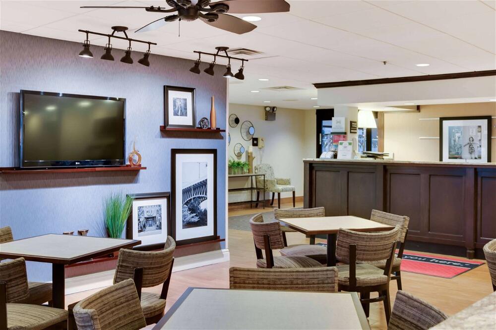 Foto de restauración de Hotel Wingate by Wyndham Cranberry