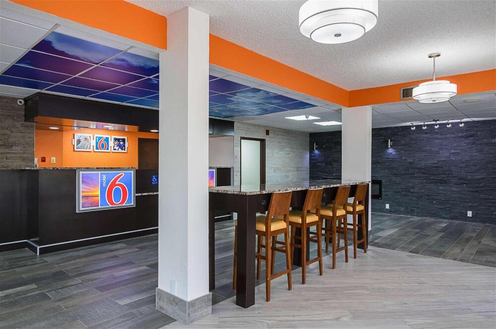 Foto de restauración de Motel 6-Savannah, GA - Midtown