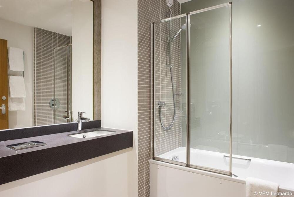 Foto del baño de Holiday Inn Ashford Central, an IHG Hotel