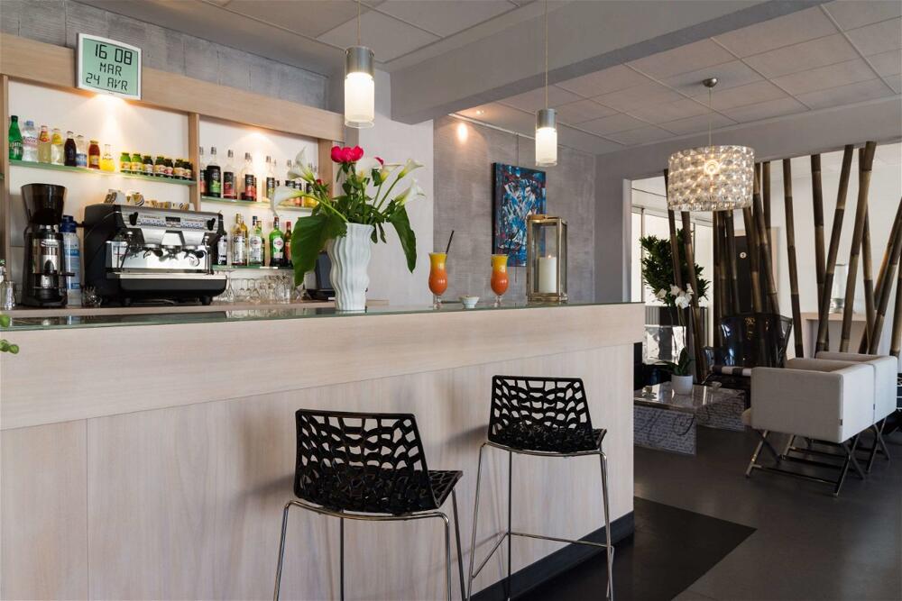 Foto de restauración de The Originals Boutique, Hôtel Neptune, Montpellier Sud (Inter-Hotel)