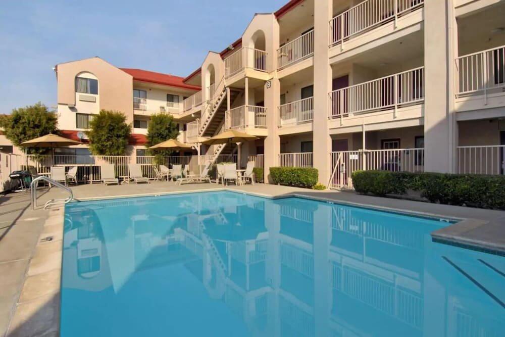 Foto de los servicios de Hotel California Inn &amp;amp; Suites Rancho Cordova - Sacramento
